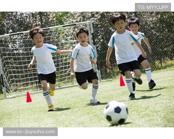 儿童足球训练垫助力小孩运动技能提升与足球基础训练效果显著